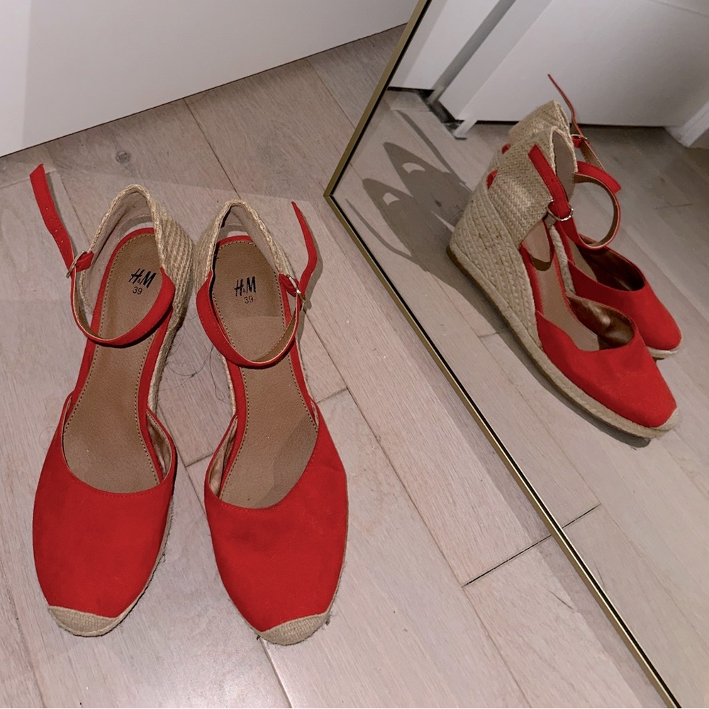 H&M red close-toed ankle wedges